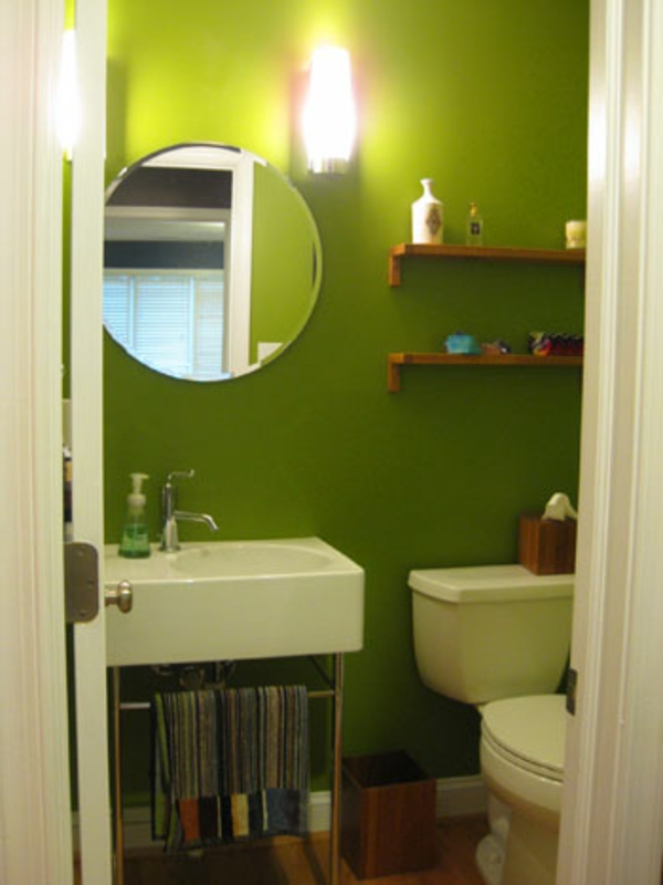 美丽的生活墙壁颜色在浴室绿色圆镜和水槽
