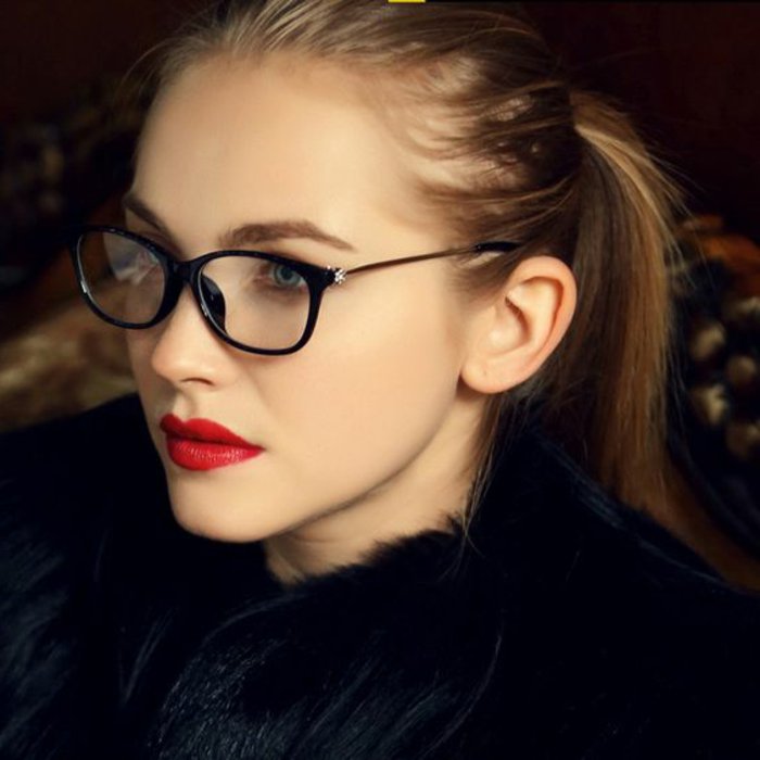 prekrasan model naočala-bez-recepta-za-žene