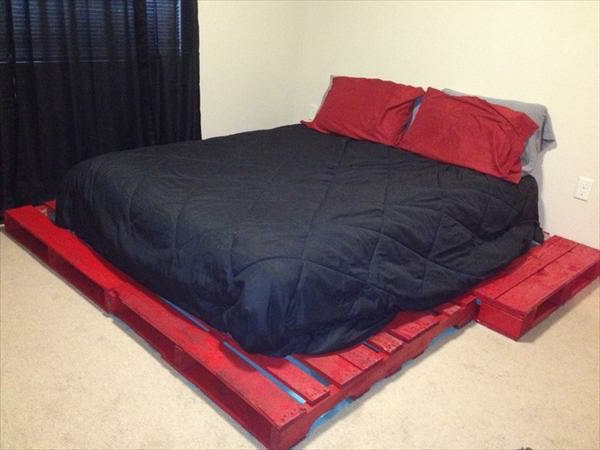 漂亮的床垫 - 托盘 - 红色和黑色相结合