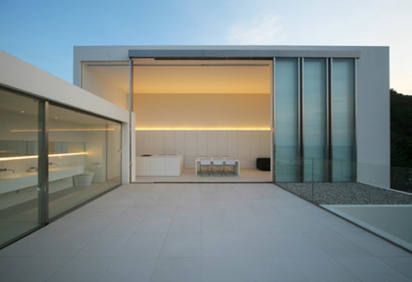kaunis talo minimalismi arkkitehtuuri mielenkiintoinen valaistus