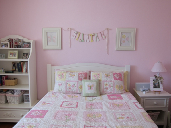 gyönyörű rózsaszín hálószoba