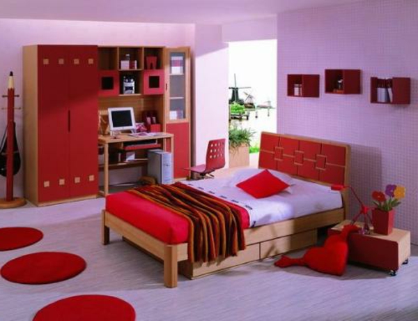 बेडरूम रंग-विचारों लाल और बैंगनी दौर लाल कालीन