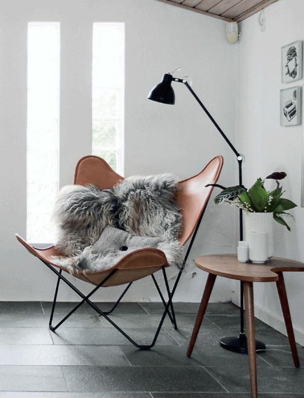 chambre-design-moderne chaise-et-un-noir-Stehlampe