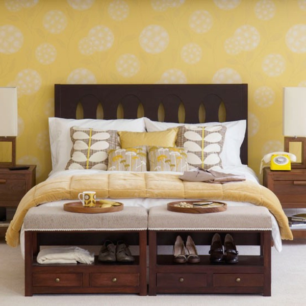 बेडरूम डिजाइन-उज्ज्वल-दीवार-रंग-कई फेंक तकिए