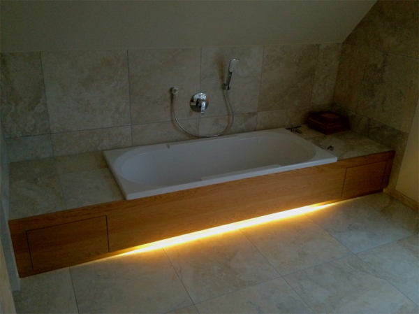 简单照明浴缸区块壁和 - 地砖