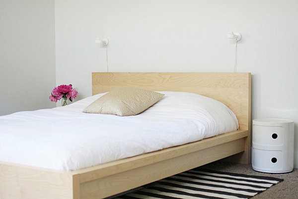 सफेद दीवारों के साथ सरल डिजाइन स्कैंडिनेवियाई बेड बेडरूम