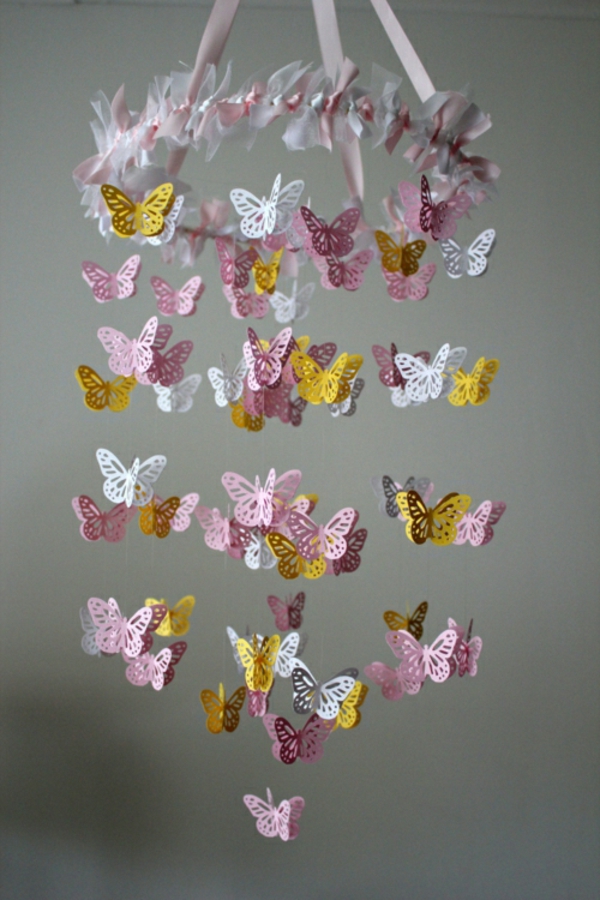 तितलियों डिजाइन के लिए बच्चे को कमरे पीले-गुलाबी-तत्वों