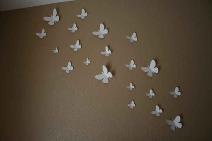 तितलियों डेको भूरे रंग की दीवार
