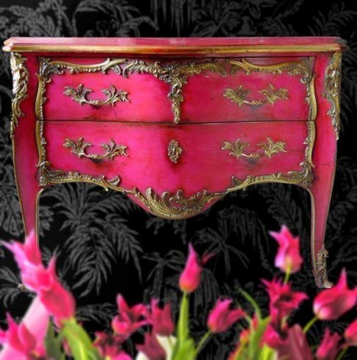 stolari podvlačenje-ružičaste retro ormar-sa-zlatno-ornamenren-cvijeće-DIY