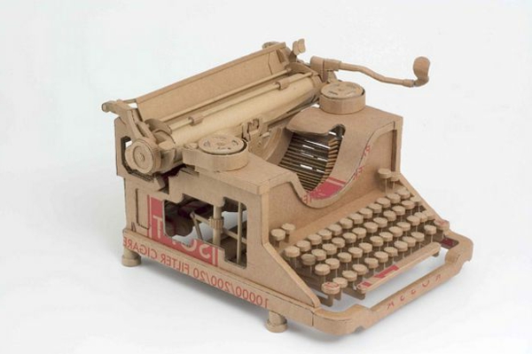 מכונת כתיבה - אפקטיבית - עיצוב - מקרטון - אפקטים - רעיונות - קרטון - יצירה עם קרטון