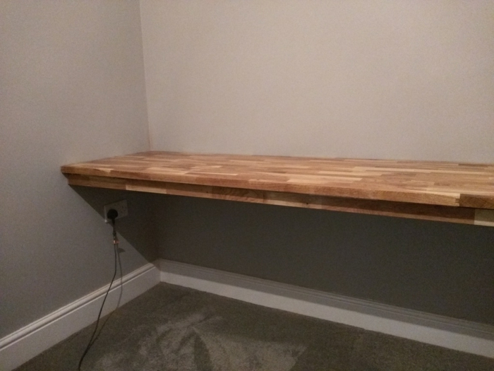 桌子的想法电脑 - 木材设计