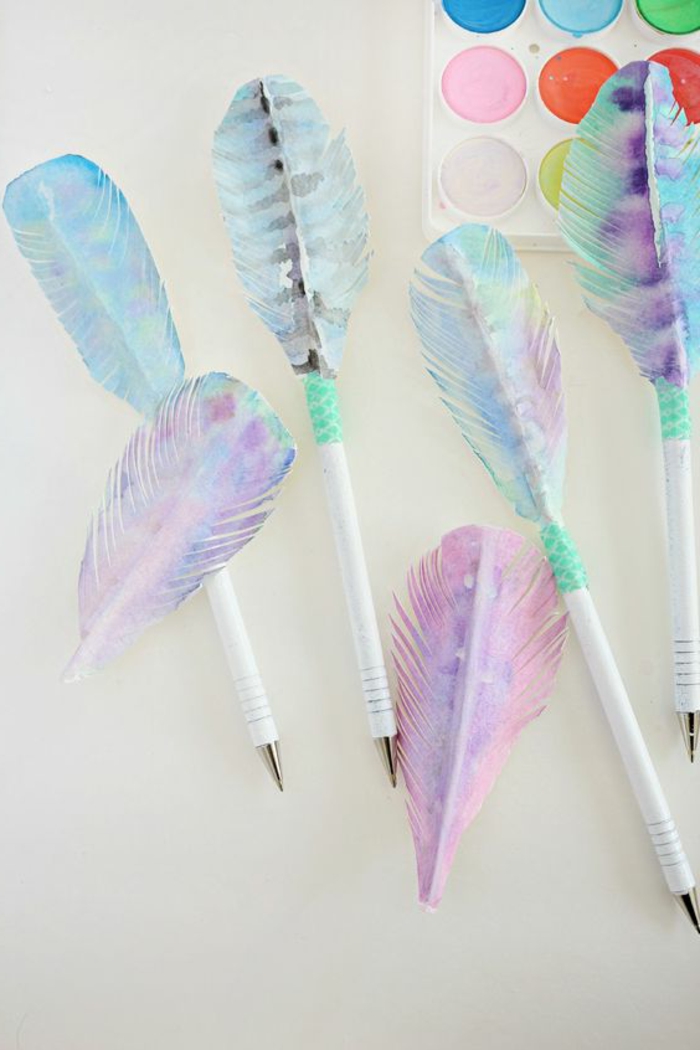 Materiales escolares lindos: pintar con pluma de acuarela y decorar pluma aburrida