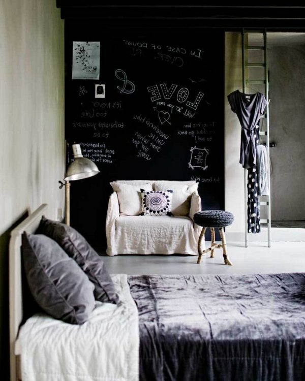 oreillers couleur chambre-mur noir