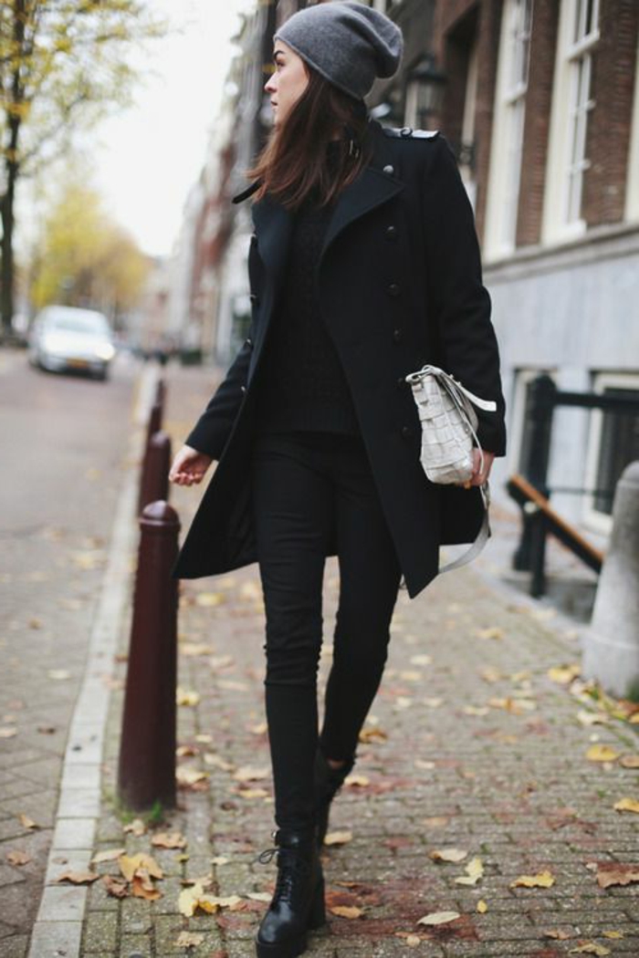 黑色衣服的冬大衣女装