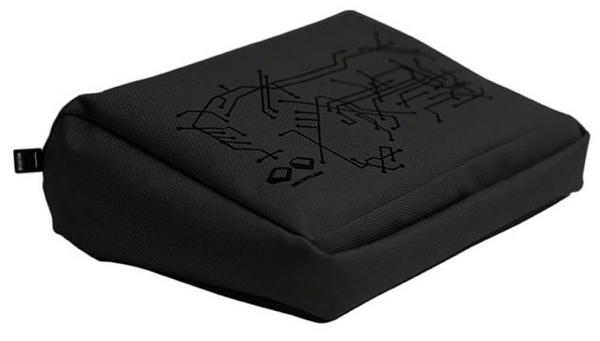 काले लैपटॉप तकिया डिजाइन विचार