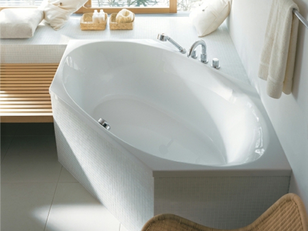 baño moderno con baño hexagonal baño brillante