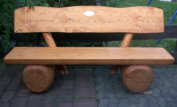 自己建造木制的花园长凳