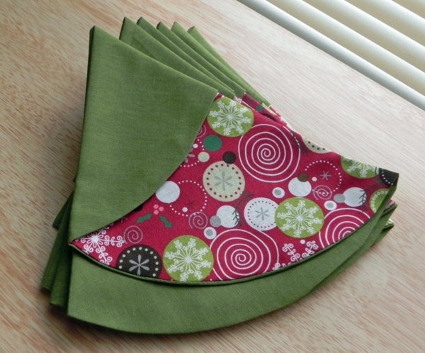 卫生巾折叠-圣诞节装饰-绿色和粉红色色