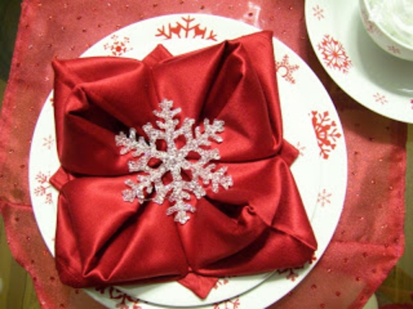 卫生巾折叠-圣诞节装饰红色色