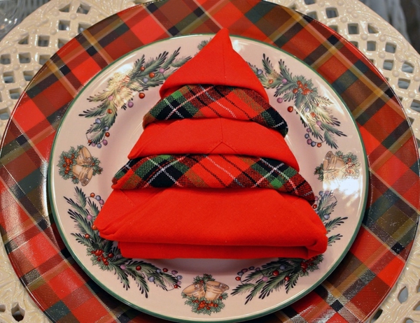 餐巾折：圣诞装饰杉缺纸