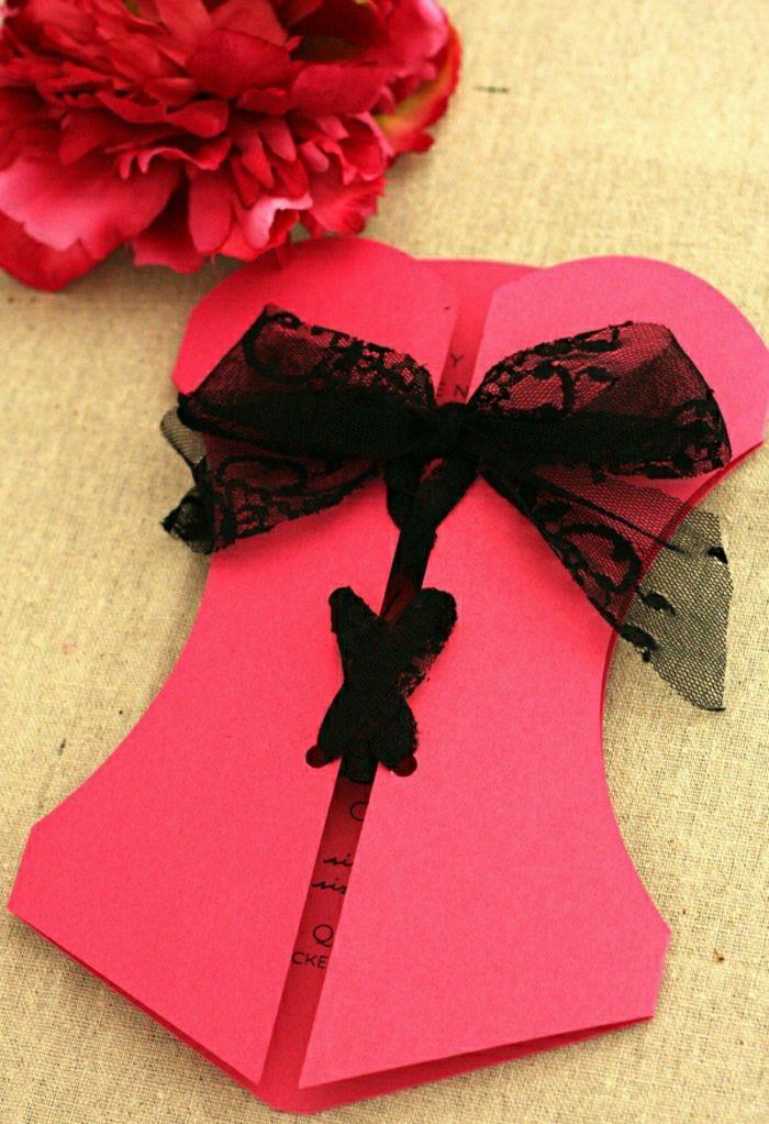 modèle sexy attrayant mariage Corset cyclamen couleur ceinture noire crête rouge pivoine