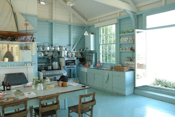 破旧的别致，蓝色的厨房内部