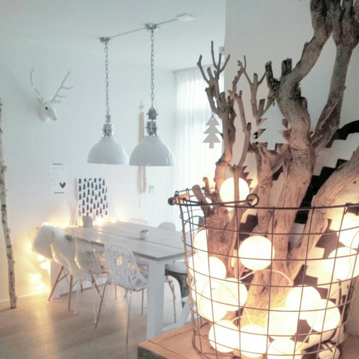 Skandinaavinen sisustus-mielenkiintoinen-talvi koristelu puun oksat sipulit