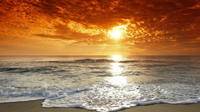 सूर्य और समुद्र तट रचनात्मक-तस्वीर