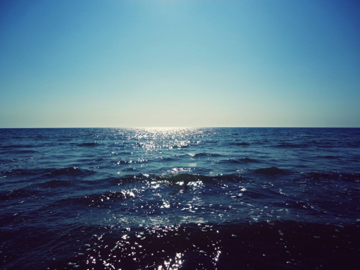 aurinko-ja-ranta-kaunis-sea