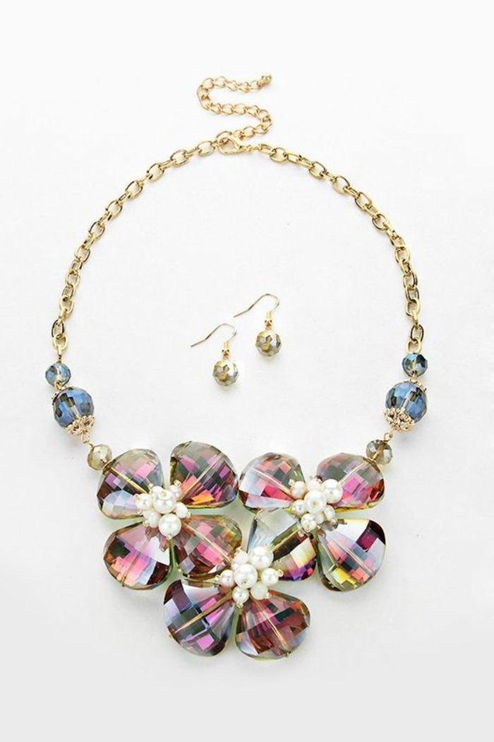 cadena de ropa casual de lujo con grandes elementos de perlas deco en forma de joyas de flores