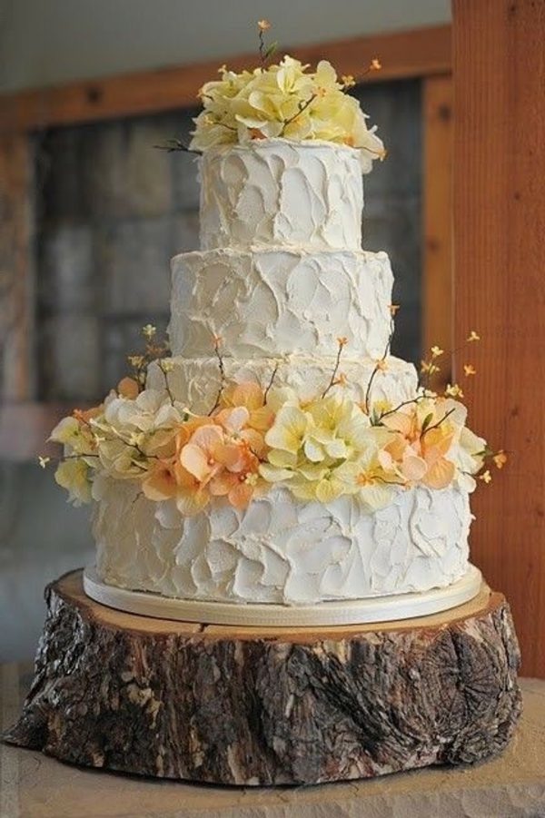 γιορτή του ξύλινου γάμου - με μια μεγάλη λευκή πίτα