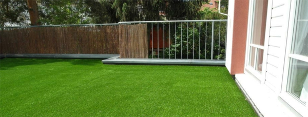 סופר-מגניב-מרפסת-עם-מלאכותית שטיח דשא עשב