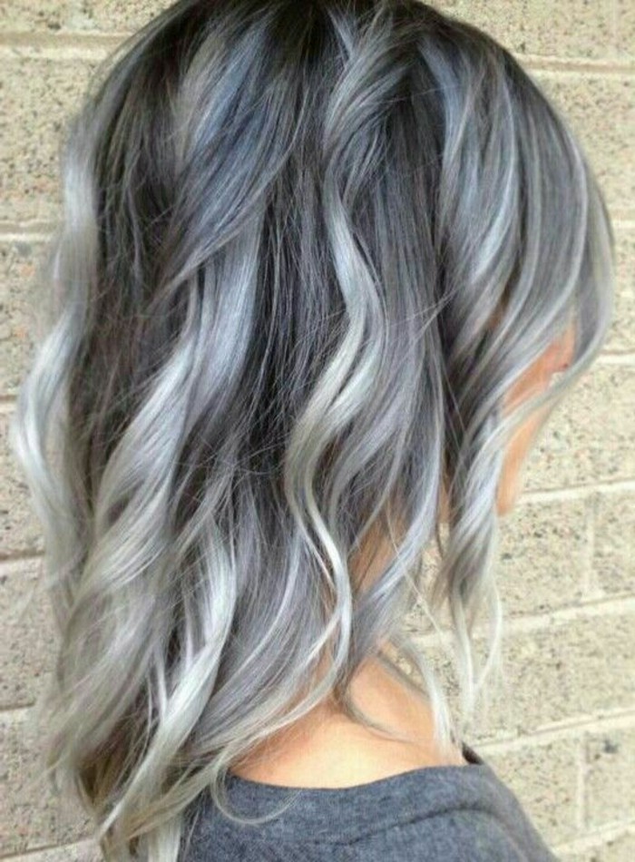 超创意的现代酷色头发和灰色的配色方案