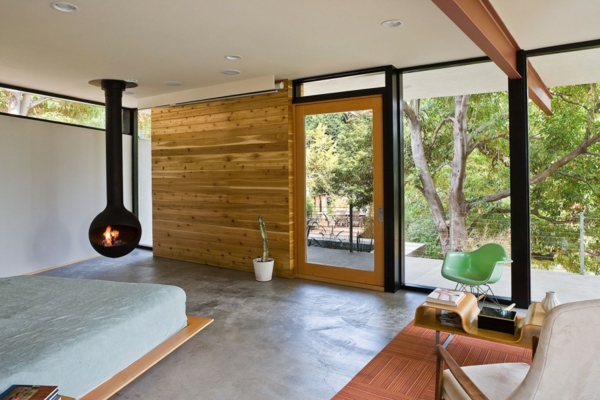 super-chambre-avec-une-penderie-cheminée-dans la chambre avec un mur en bois