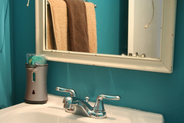 mur turquoise couleur en salle de bains-mur design moderne mauvais