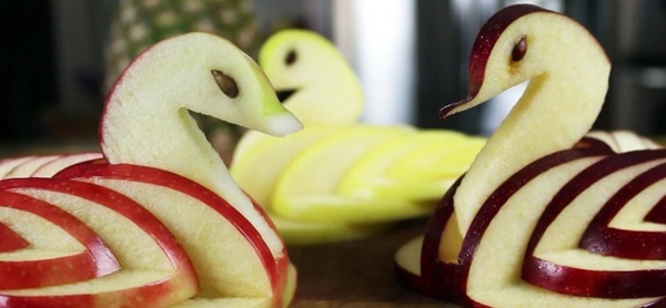 cortar fruta como decoración - hacer tres cisnes