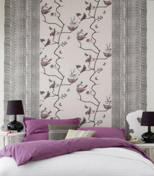 鸟和分支在卧室里绘画壁纸的模板