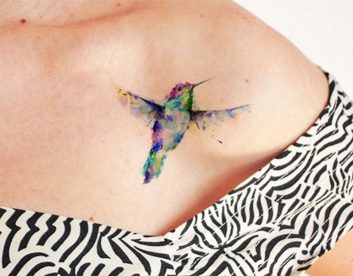 tatuointi kuvio lintu eri värikkäitä värejä maalaa itsesi nainen olkapää väliaikainen vaikutus