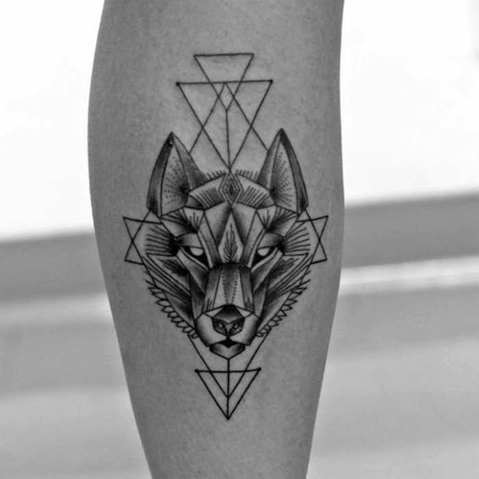 tatuaje en la pantorrilla, tatuaje de la pierna, lobo, ideas de tatuaje para hombres