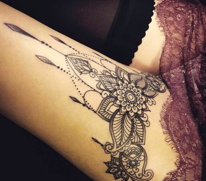 tatuaje en el muslo, mandala, tatuaje de la pierna, motivos de tatuajes para mujeres