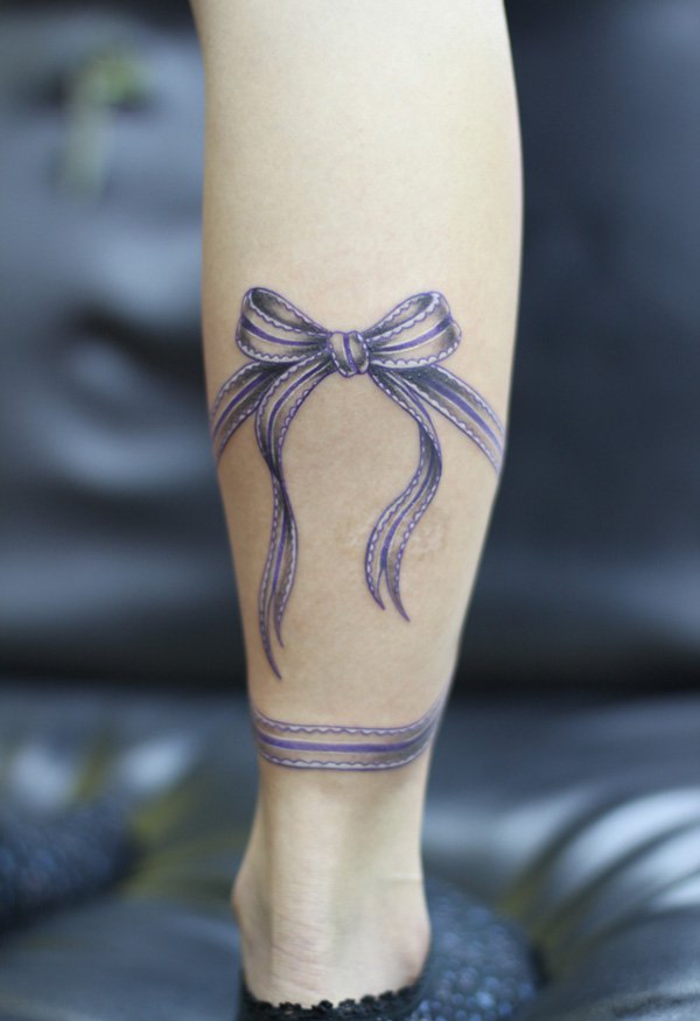 tatuaje en la pantorrilla, tapete morado, motivos de tatuajes femeninos, tatuaje de la pierna
