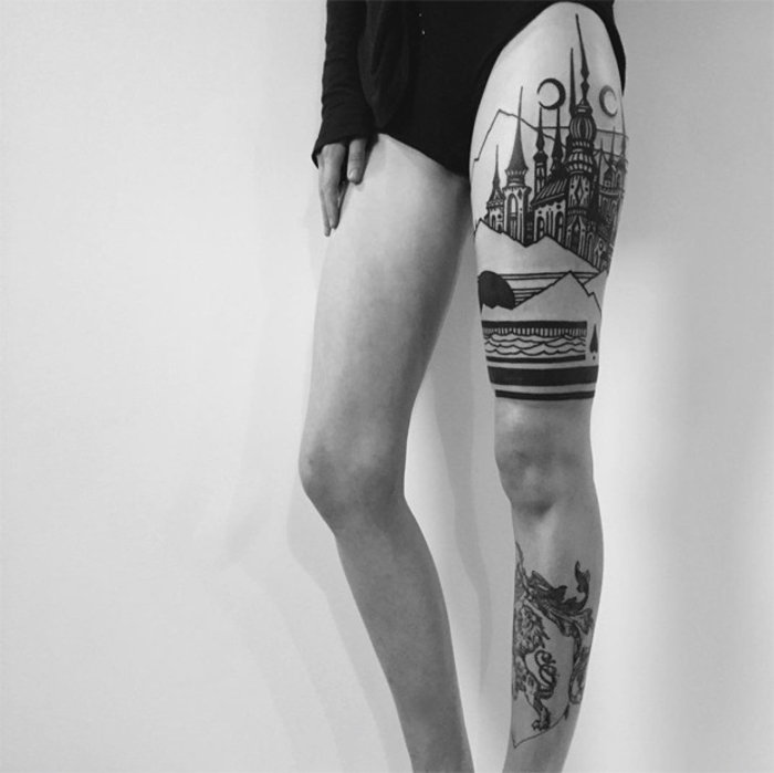 tatuaje en el muslo, tatuaje de la pierna, torre, motivos del tatuaje femenino