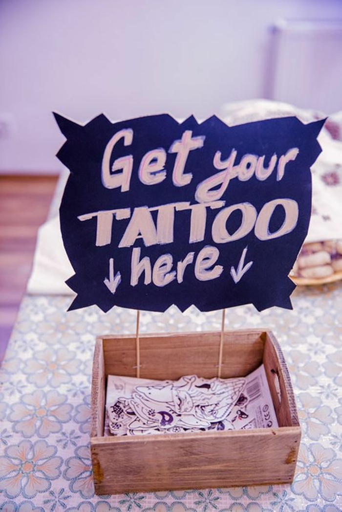 tatuoinnit kaikki tatuointi tarroja laatikkoon tallentaa hieno ajatus ottaa tilaus kotona
