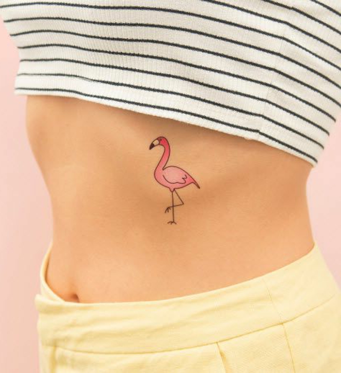 tatuointi malleja flamingo lintu keltainen housut ruudullinen pusero nude body tatuointi se kiinni ja osoittaa