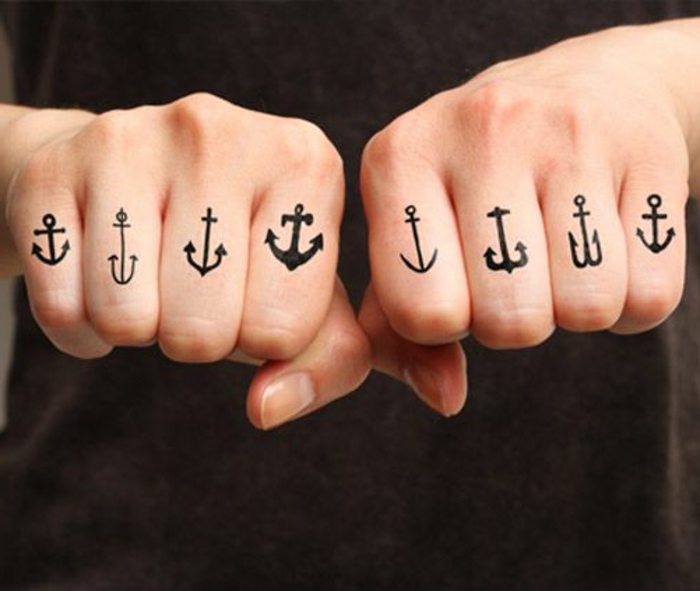 tatuointi motiivi ankkuri eri malleja sormien tatuoitu alus uida