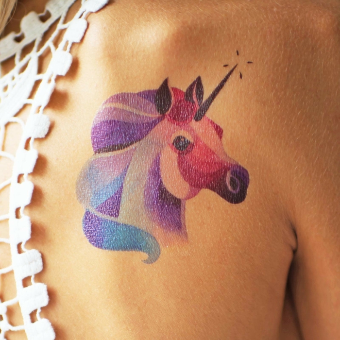 tatuointi motiiveja, jotka pitävät unicorns ei värikäs unicorn tatuointi idea purppura sininen vaaleanpunainen pitsi pusero