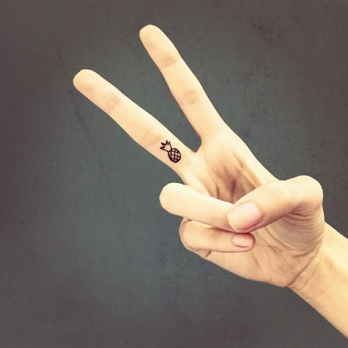 lijepe tetovaže ananas mali mini diskretna tetovaža na prst znak mira privremena tetovaža
