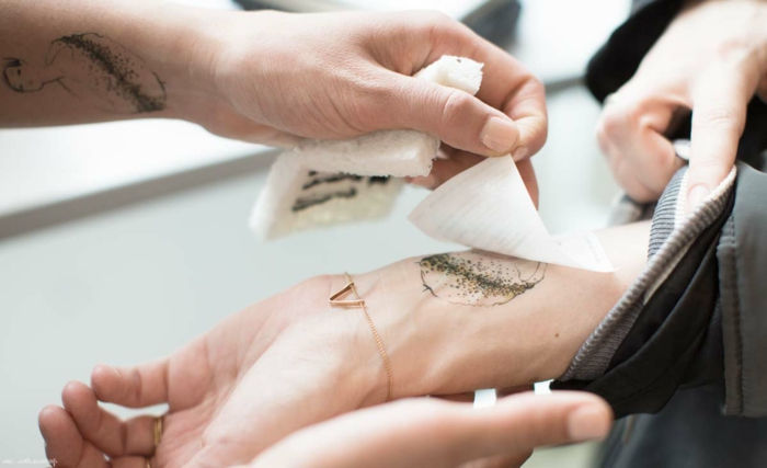 kaunis tatuointi tatuointi kädessä tekevät kosmoksen universumin rannekkeen coachella tyyli tatoo