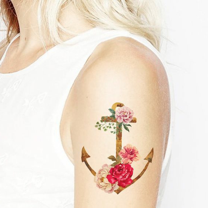 tatuointi malleja miehet ja naiset laiva ankkuri vettä kukat punaiset ja vaaleanpunaiset ruusut vaaleat hiukset nainen