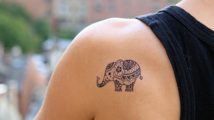 onnekas charmi elephant on olkapää tatuointi suuri tatuointi ideoita tuoda iloa tuoda